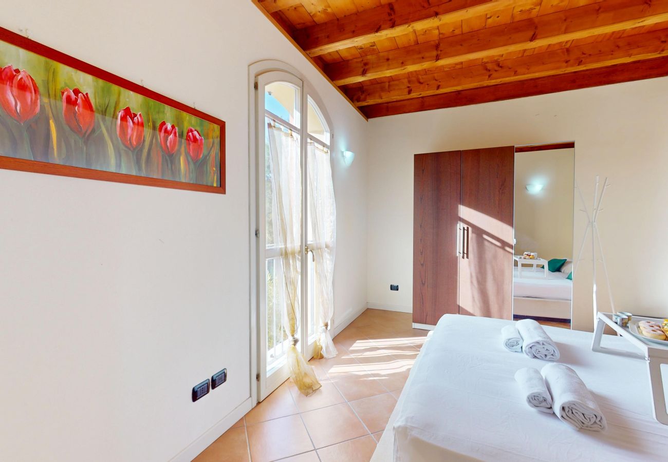 Ferienwohnung in Manerba del Garda - Borgo Torchio F23 By Bookinggardalake