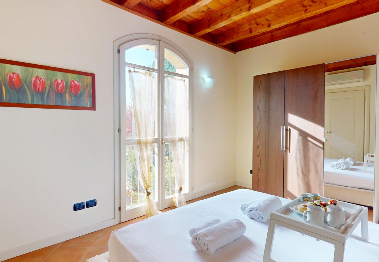 Ferienwohnung in Manerba del Garda - Borgo Torchio F23 By Bookinggardalake