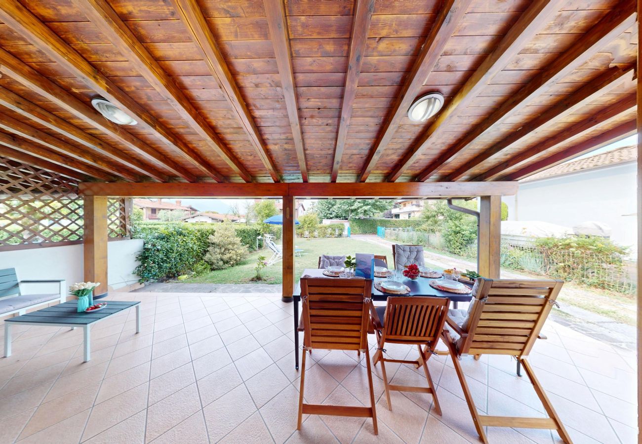 Villa in Manerba del Garda - Villa Dolce Riva Lake Escape by bookinggardalake