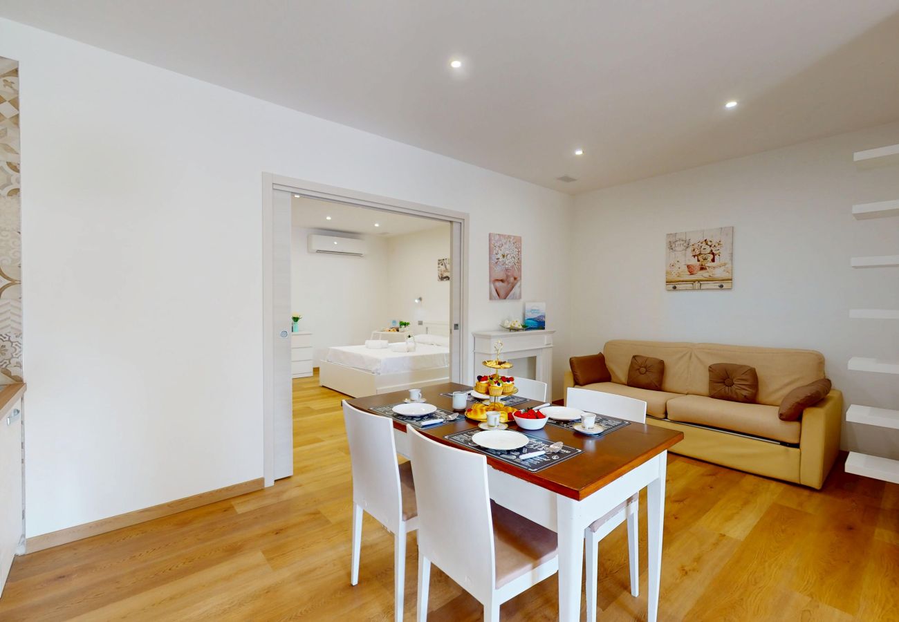 Ferienwohnung in Puegnago sul Garda - Garda Hub Suite by Booking Garda Lake