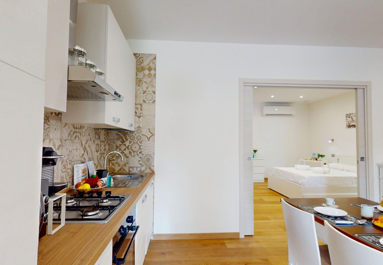 Ferienwohnung in Puegnago sul Garda - Garda Hub Suite by Booking Garda Lake