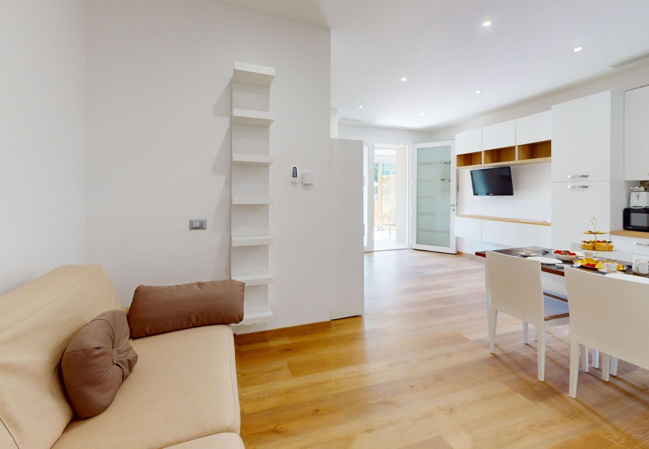 Ferienwohnung in Puegnago sul Garda - Garda Hub Suite by Booking Garda Lake