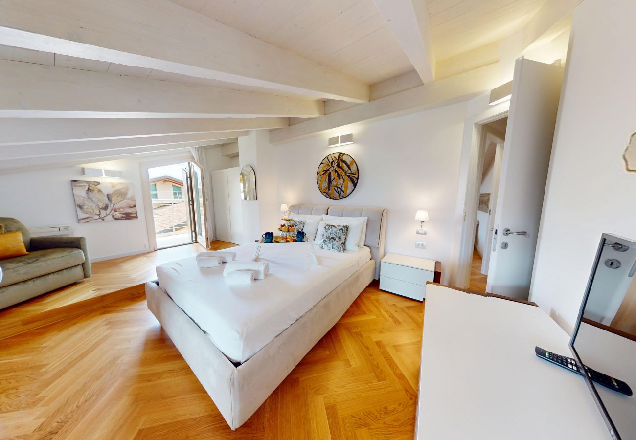 Ferienwohnung in Sirmione - Sirmio Dream View Suite by Bookinggardalake