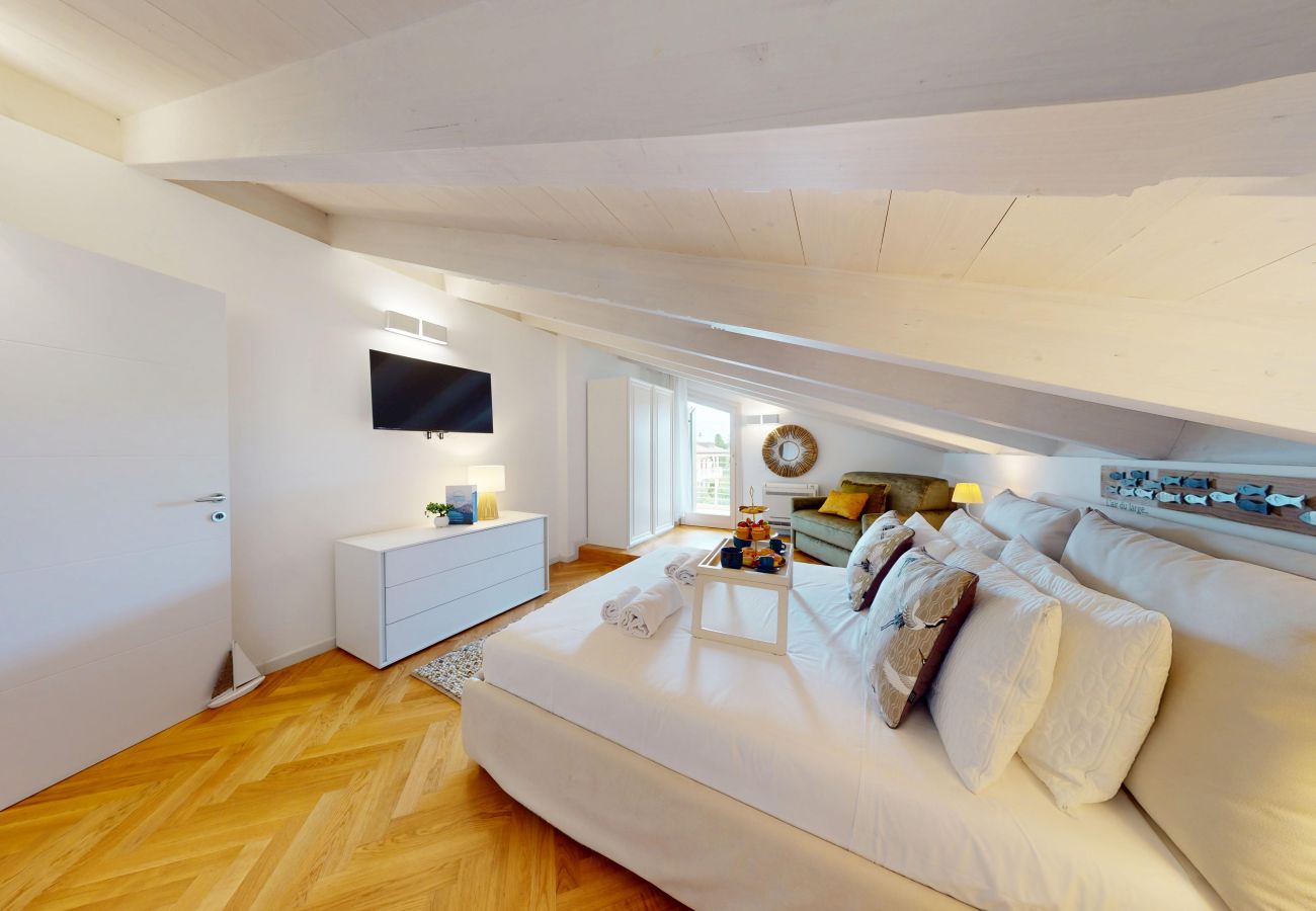 Ferienwohnung in Sirmione - Sirmio Dream View Suite by Bookinggardalake