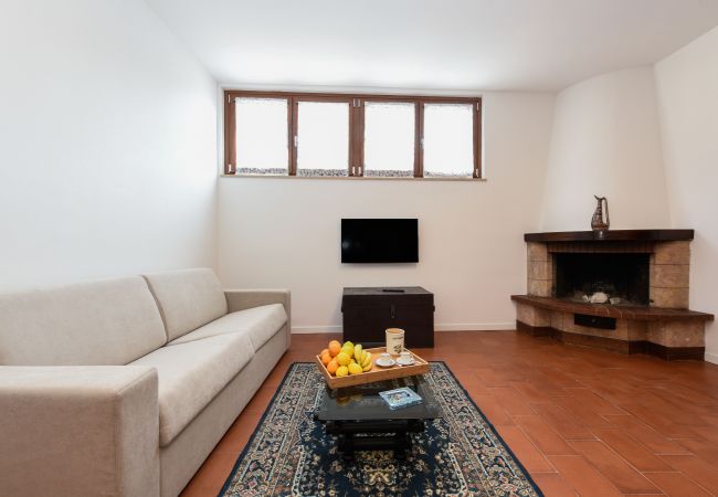 Apartment in Salò - Isi a Salò By Bookinggardalake