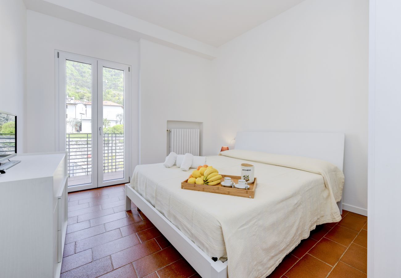 Apartment in Salò - Isi a Salò By Bookinggardalake
