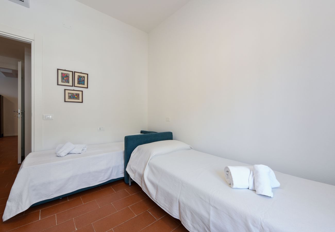 Apartment in Salò - Isi a Salò By Bookinggardalake