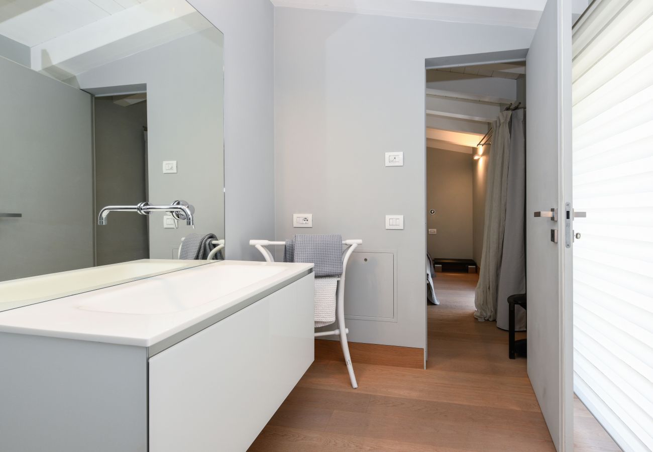 Apartment in Salò - Fantoni Luxury Loft in Salò By Bookinggardalake