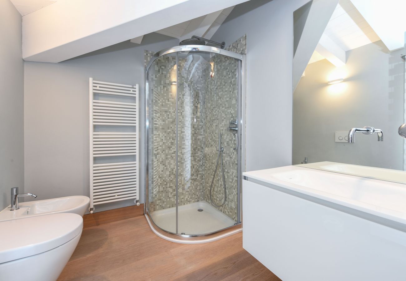 Apartment in Salò - Fantoni Luxury Loft in Salò By Bookinggardalake