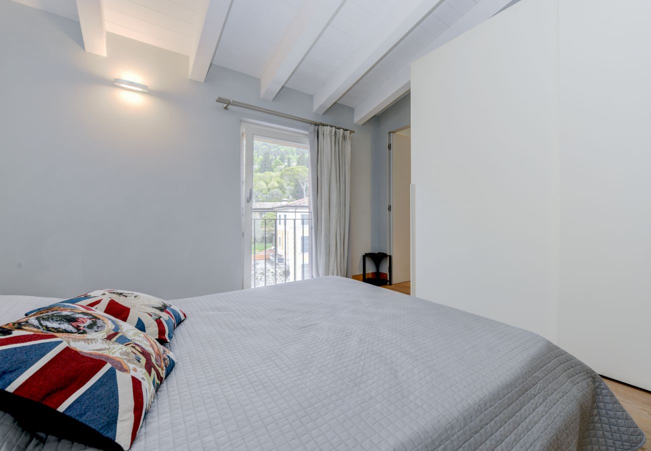 Apartment in Salò - Fantoni Luxury Loft in Salò By Bookinggardalake