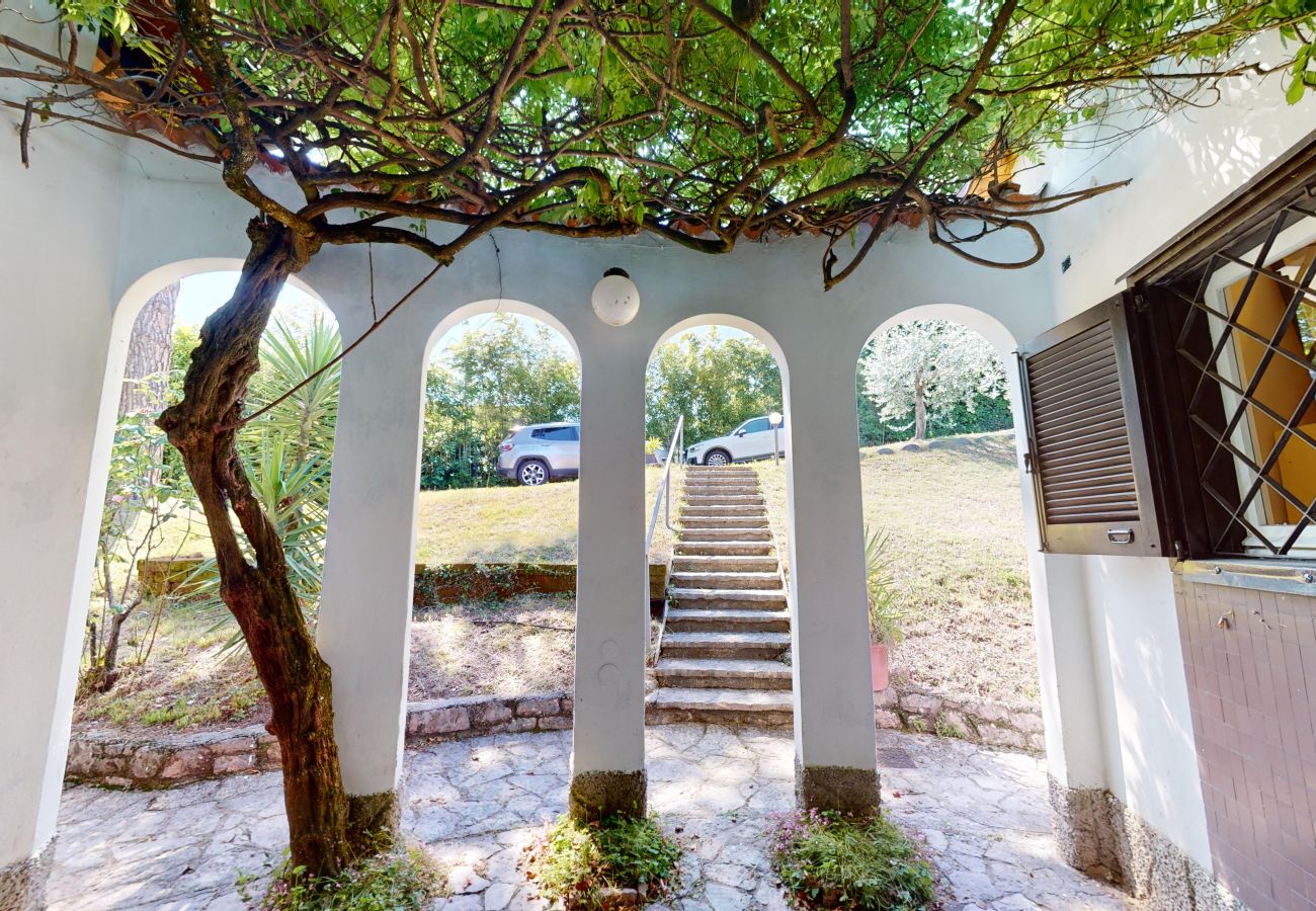 Villa in San Felice del Benaco - Villa Elvira wonderful view  By Bookinggardalake