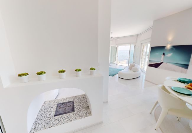 Villa in Manerba del Garda - Villa Flora fronte spiaggia By Bookinggardalake Villa in Manerba del Garda - Villa Flora fronte spiaggia By Bookinggardalake