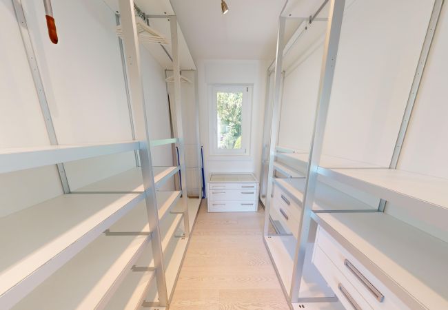 Villa in Manerba del Garda - Villa Flora fronte spiaggia By Bookinggardalake Villa in Manerba del Garda - Villa Flora fronte spiaggia By Bookinggardalake