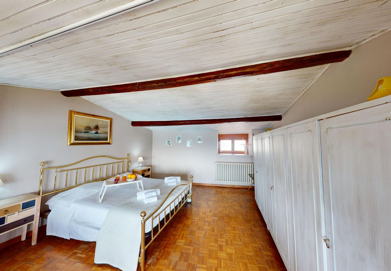 Apartment in Salò - Casale Massina ATTICO AGATA By Bookinggardalake Apartment in Salò - Casale Massina ATTICO AGATA By Bookinggardalake