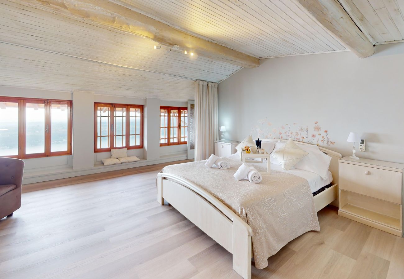 Apartment in Salò - ATTICO AGATA magic lake view By Bookinggardala