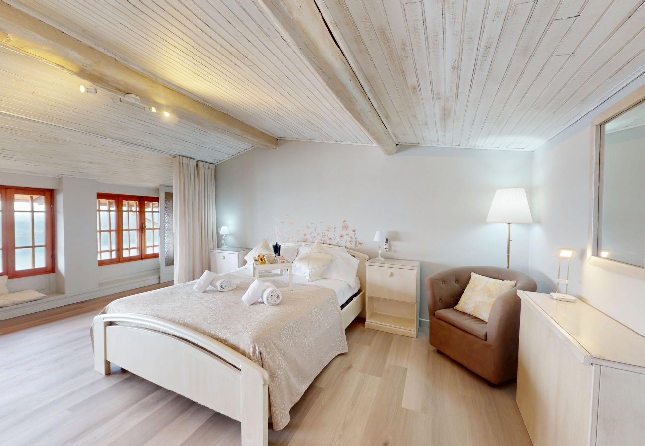 Apartment in Salò - ATTICO AGATA magic lake view By Bookinggardala