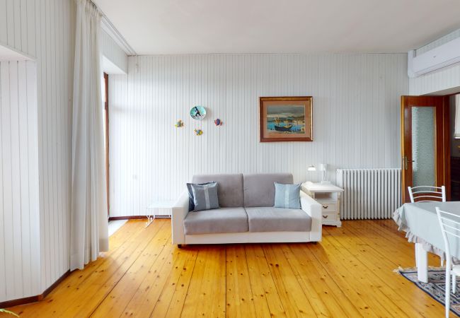 Apartment in Salò - Casale Massina QUARZO a Salò By Bookinggardalake Apartment in Salò - Casale Massina QUARZO a Salò By Bookinggardalake