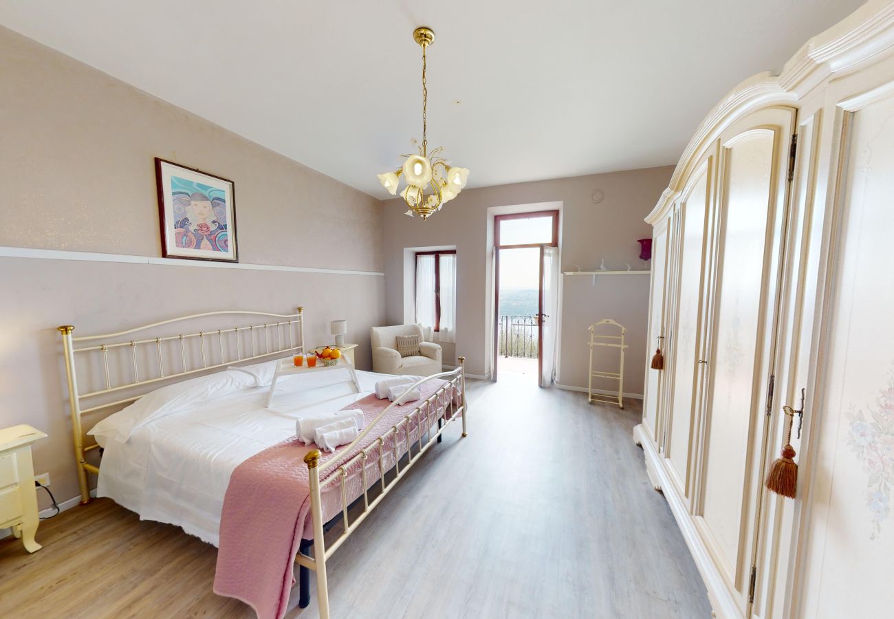 Apartment in Salò - Casale Massina GIADA a Salò By Bookinggardalake Apartment in Salò - Casale Massina GIADA a Salò By Bookinggardalake