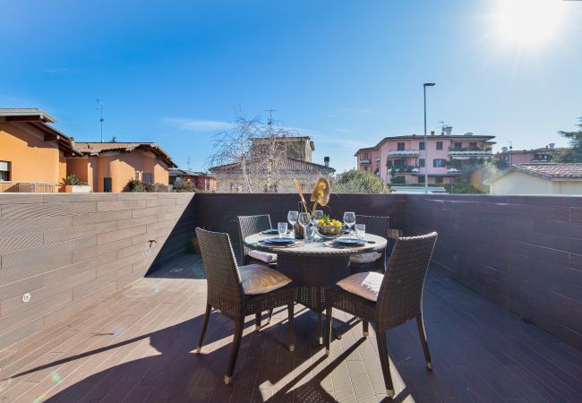 Apartment in Desenzano del Garda - Maison Blanchette Desenzano By Bookinggardalake
