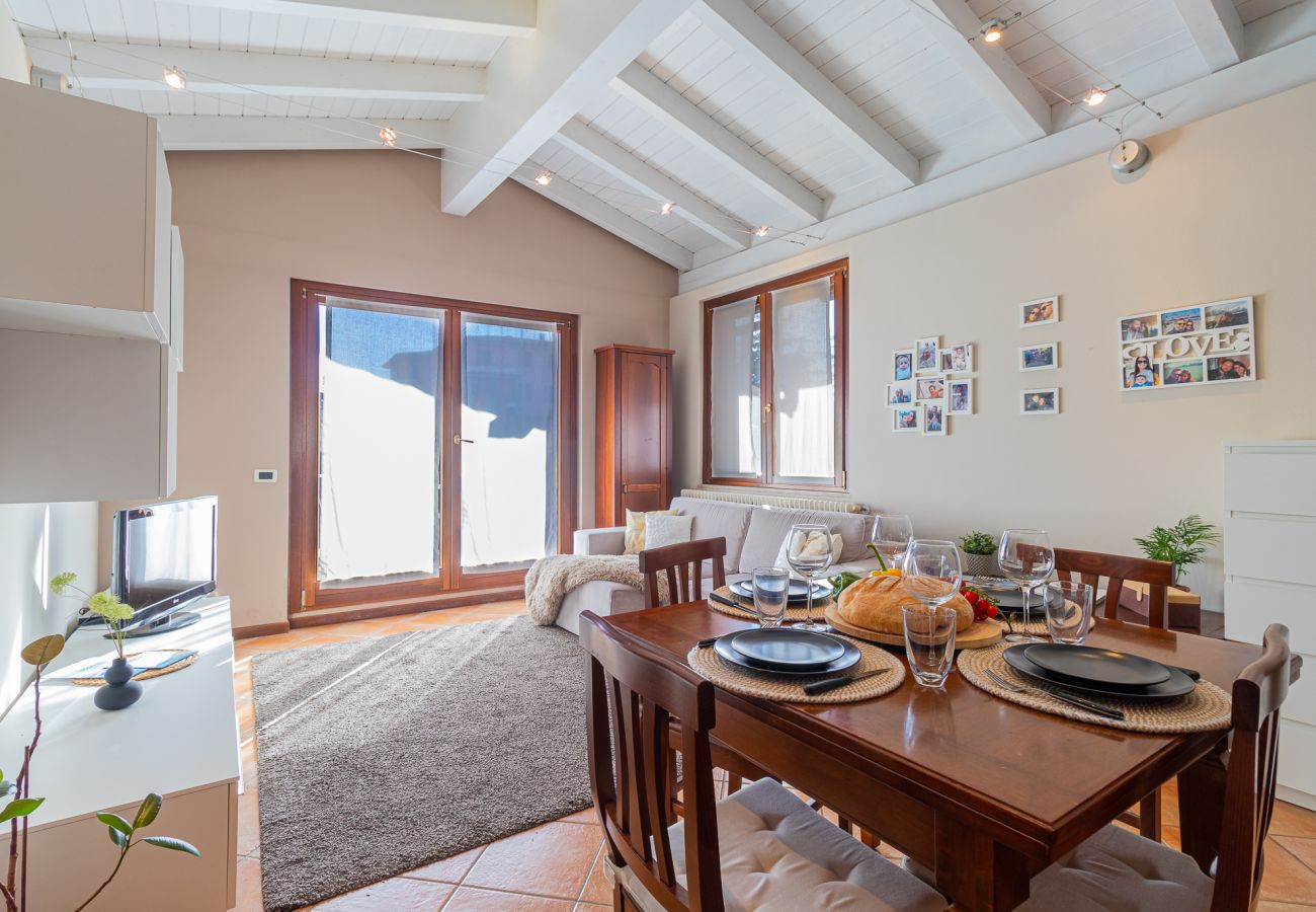 Apartment in Desenzano del Garda - Maison Blanchette By Bookinggardalake