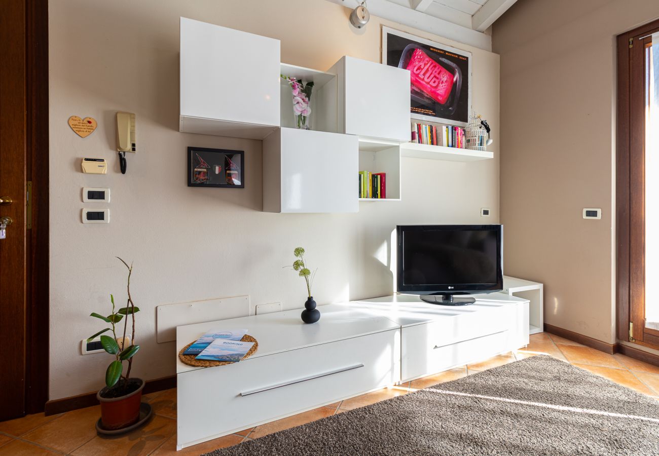 Apartment in Desenzano del Garda - Maison Blanchette Desenzano By Bookinggardalake