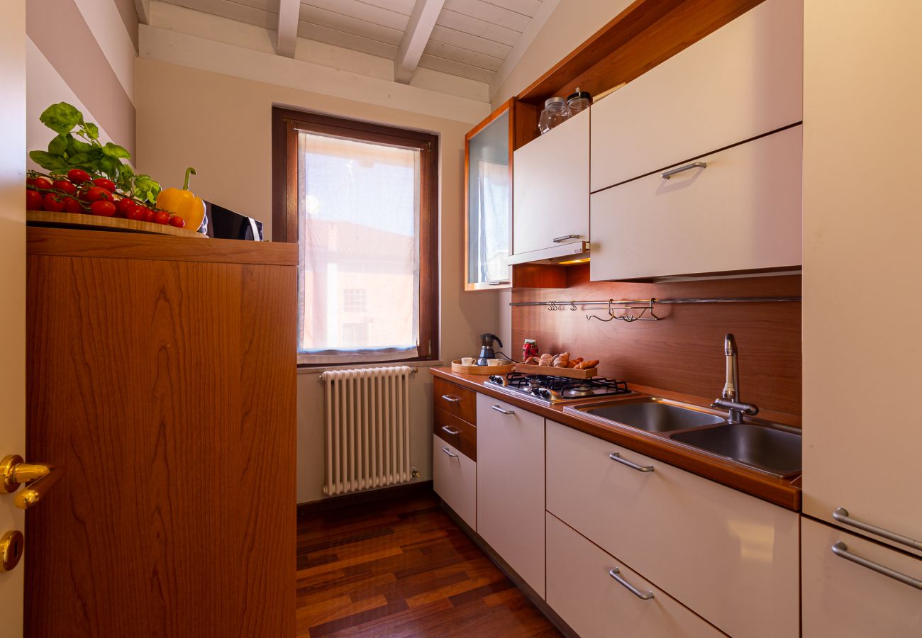 Apartment in Desenzano del Garda - Maison Blanchette Desenzano By Bookinggardalake