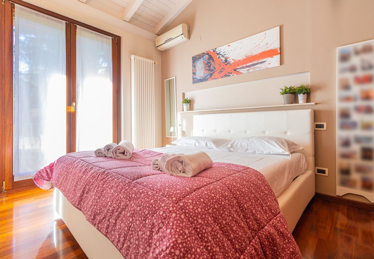 Apartment in Desenzano del Garda - Maison Blanchette Desenzano By Bookinggardalake