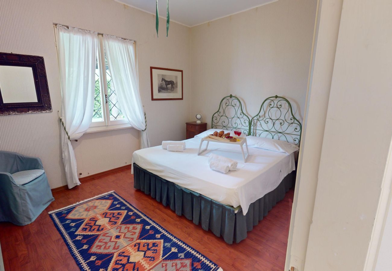 Villa in Salò - Villa Oleandri pool with view By Bookinggardalake