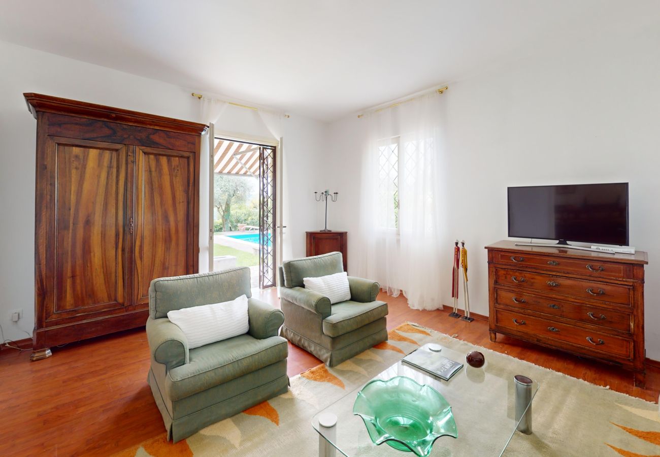 Villa in Salò - Villa Oleandri pool with view By Bookinggardalake