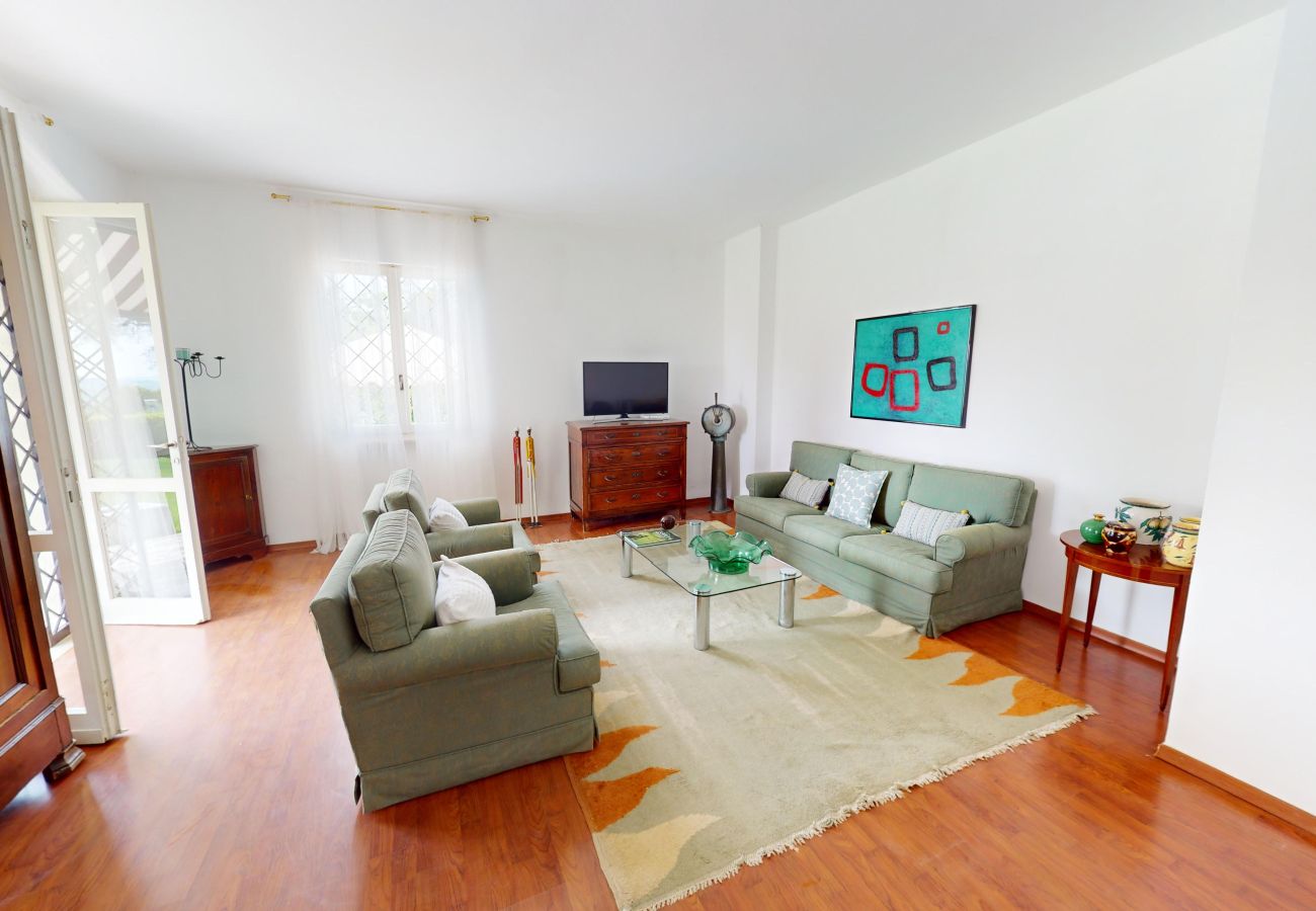 Villa in Salò - Villa Oleandri pool with view By Bookinggardalake