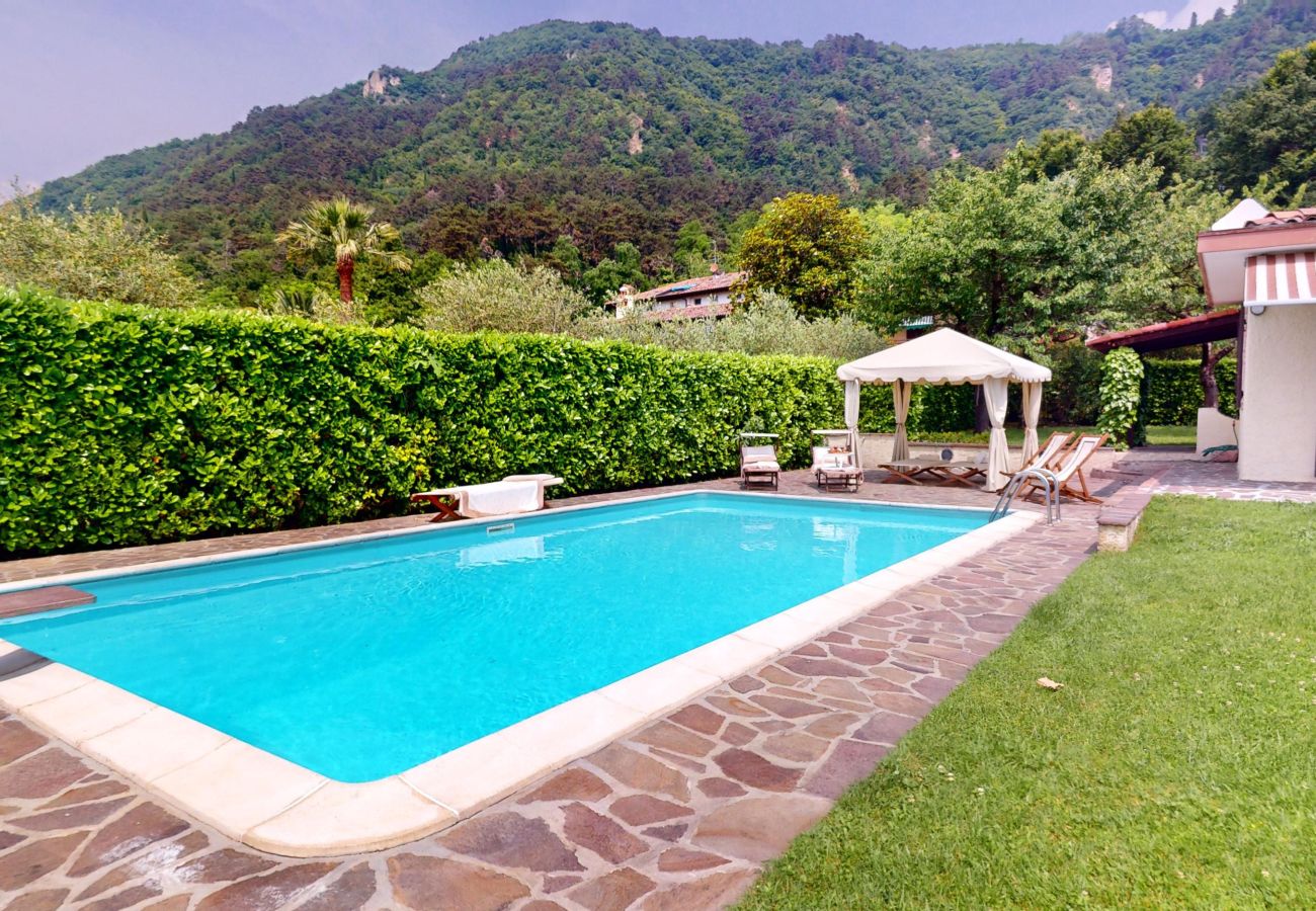 Villa in Salò - Villa Oleandri pool with view By Bookinggardalake