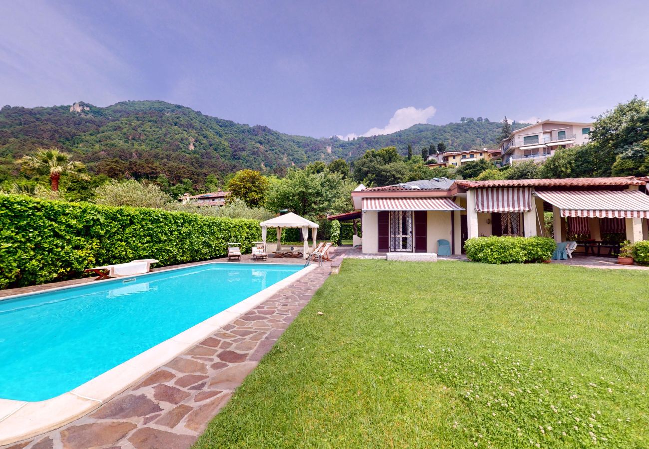 Villa in Salò - Villa Oleandri pool with view By Bookinggardalake