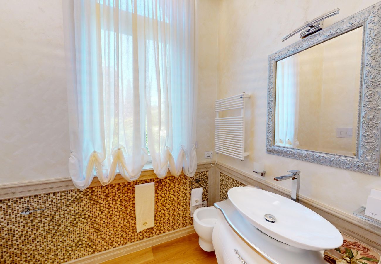 Villa in Salò - Villa Diamante By Bookinggardalake Villa in Salò - Villa Diamante By Bookinggardalake