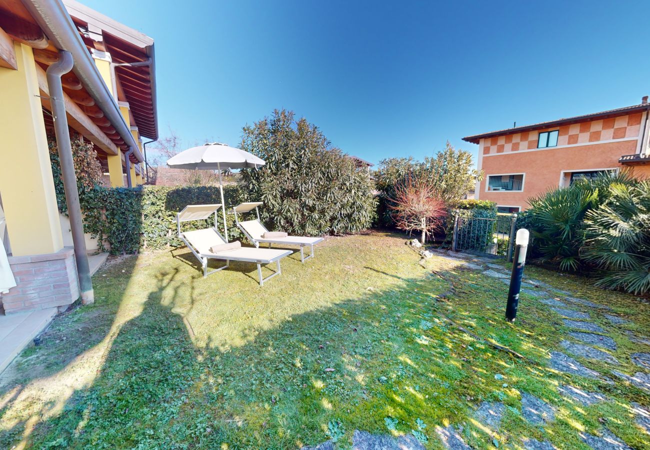 Apartment in Padenghe sul Garda - Relax for family pool, wi-fi, garden Garda Pleasur