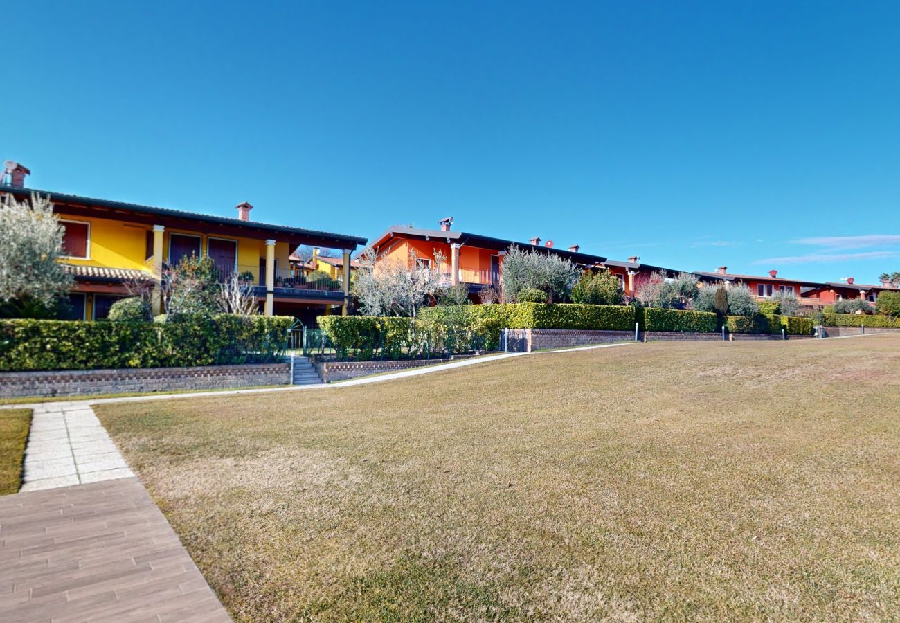 Apartment in Padenghe sul Garda - Relax for family pool, wi-fi, garden Garda Pleasur