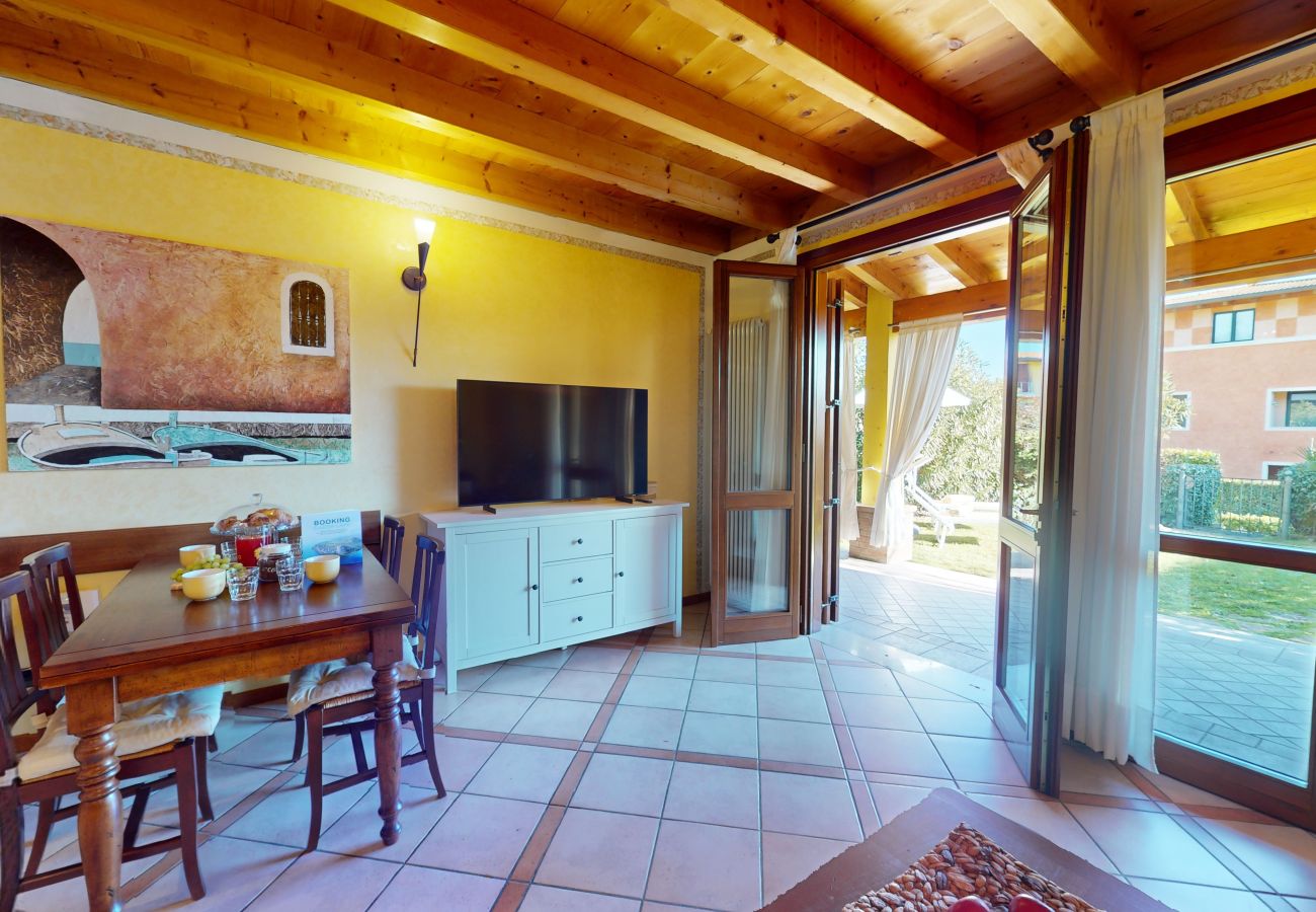 Apartment in Padenghe sul Garda - Relax for family pool, wi-fi, garden Garda Pleasur
