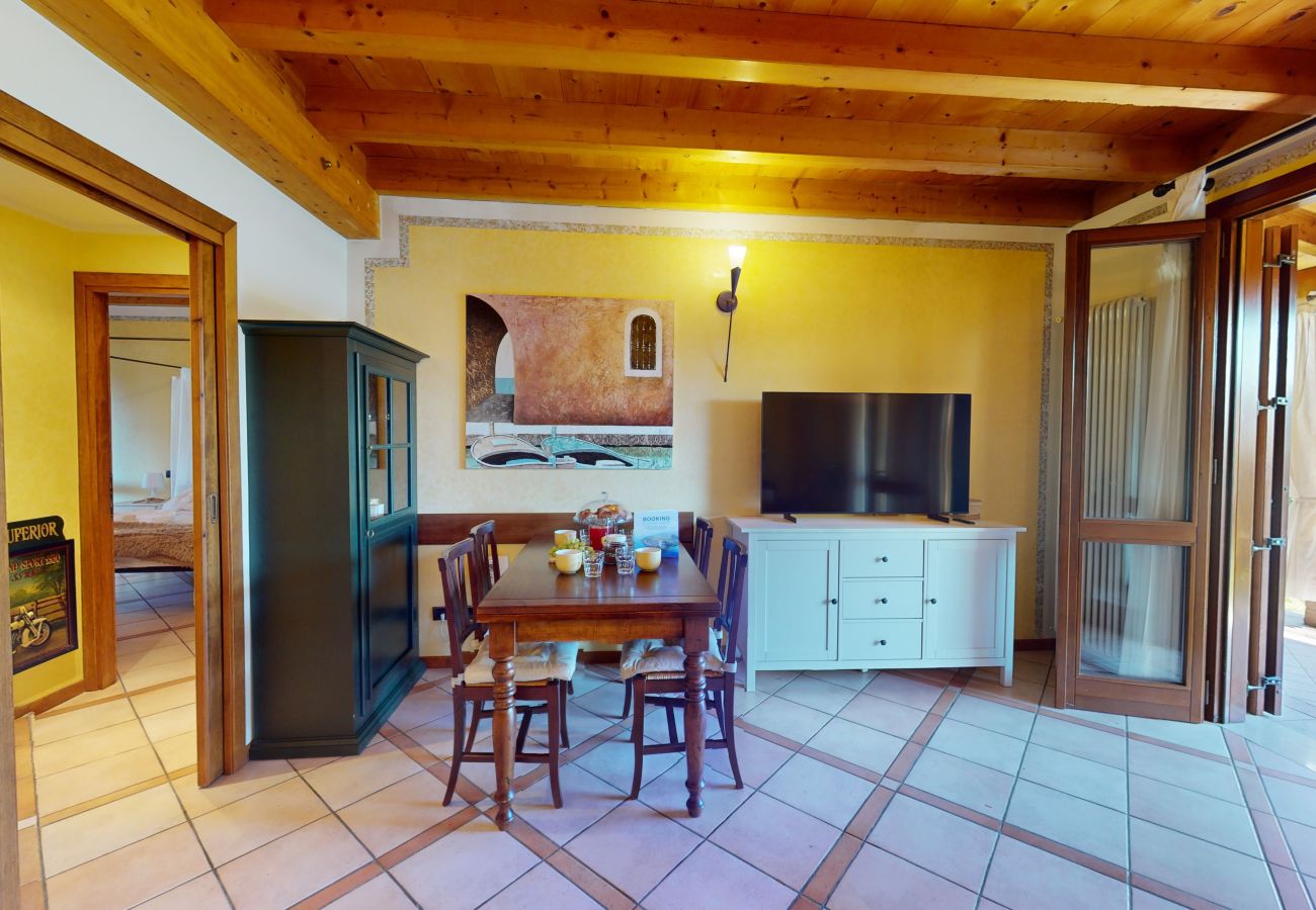 Apartment in Padenghe sul Garda - Relax for family pool, wi-fi, garden Garda Pleasur
