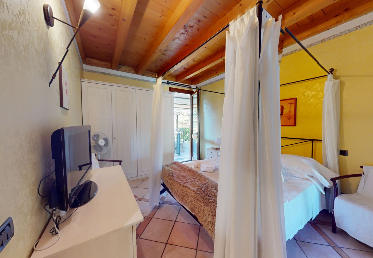 Apartment in Padenghe sul Garda - Relax for family pool, wi-fi, garden Garda Pleasur