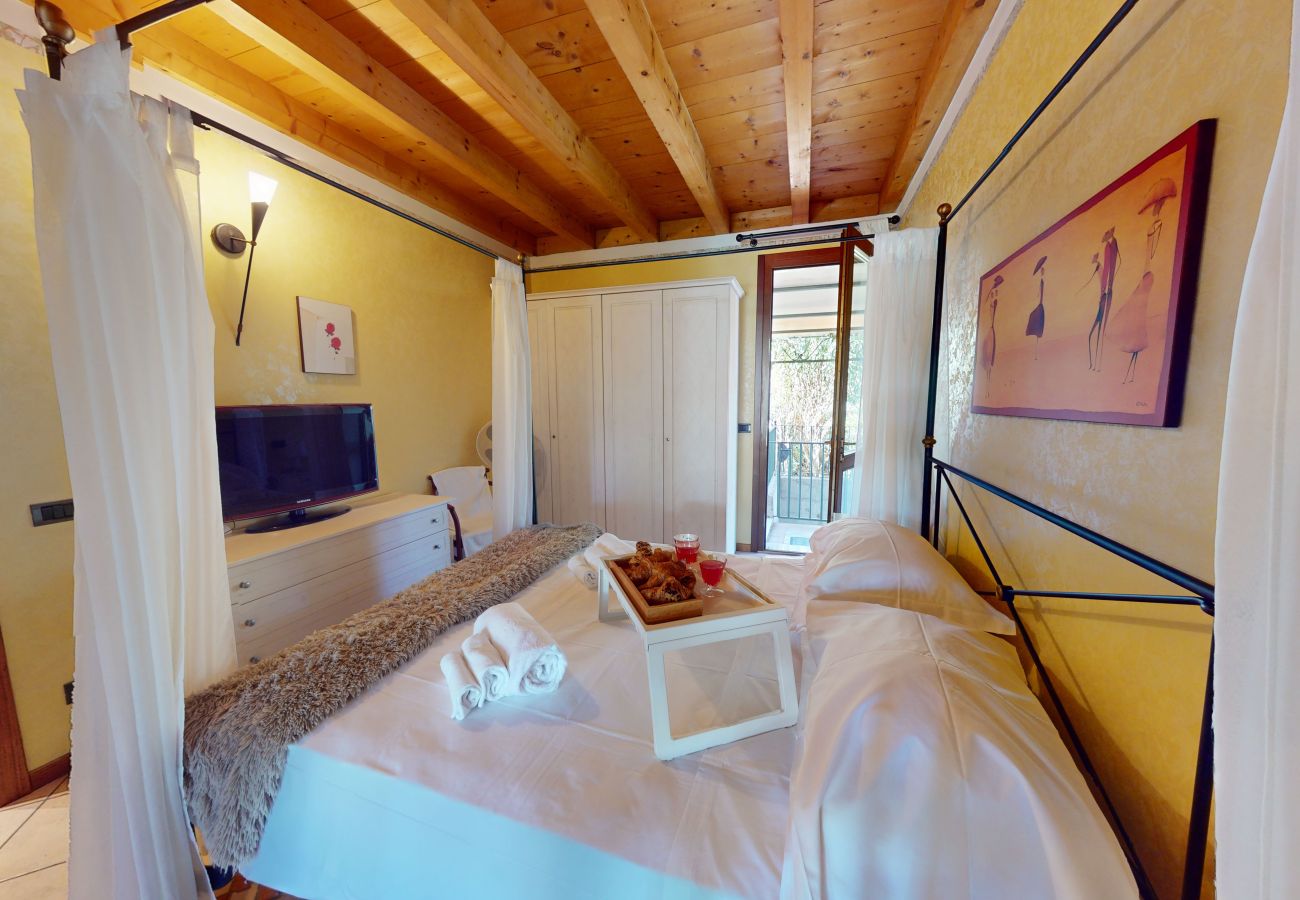 Apartment in Padenghe sul Garda - Relax for family pool, wi-fi, garden Garda Pleasur