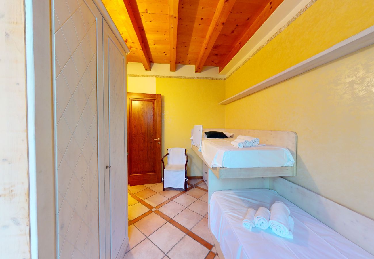 Apartment in Padenghe sul Garda - Relax for family pool, wi-fi, garden Garda Pleasur