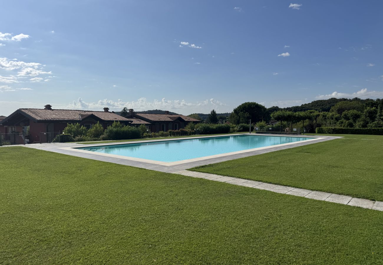 Apartment in Padenghe sul Garda - Gardasole family pool, wi-fi, private garden Gar