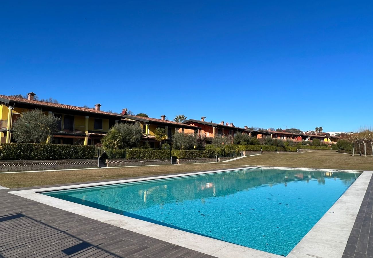 Apartment in Padenghe sul Garda - Gardasole family pool, wi-fi, private garden Gar