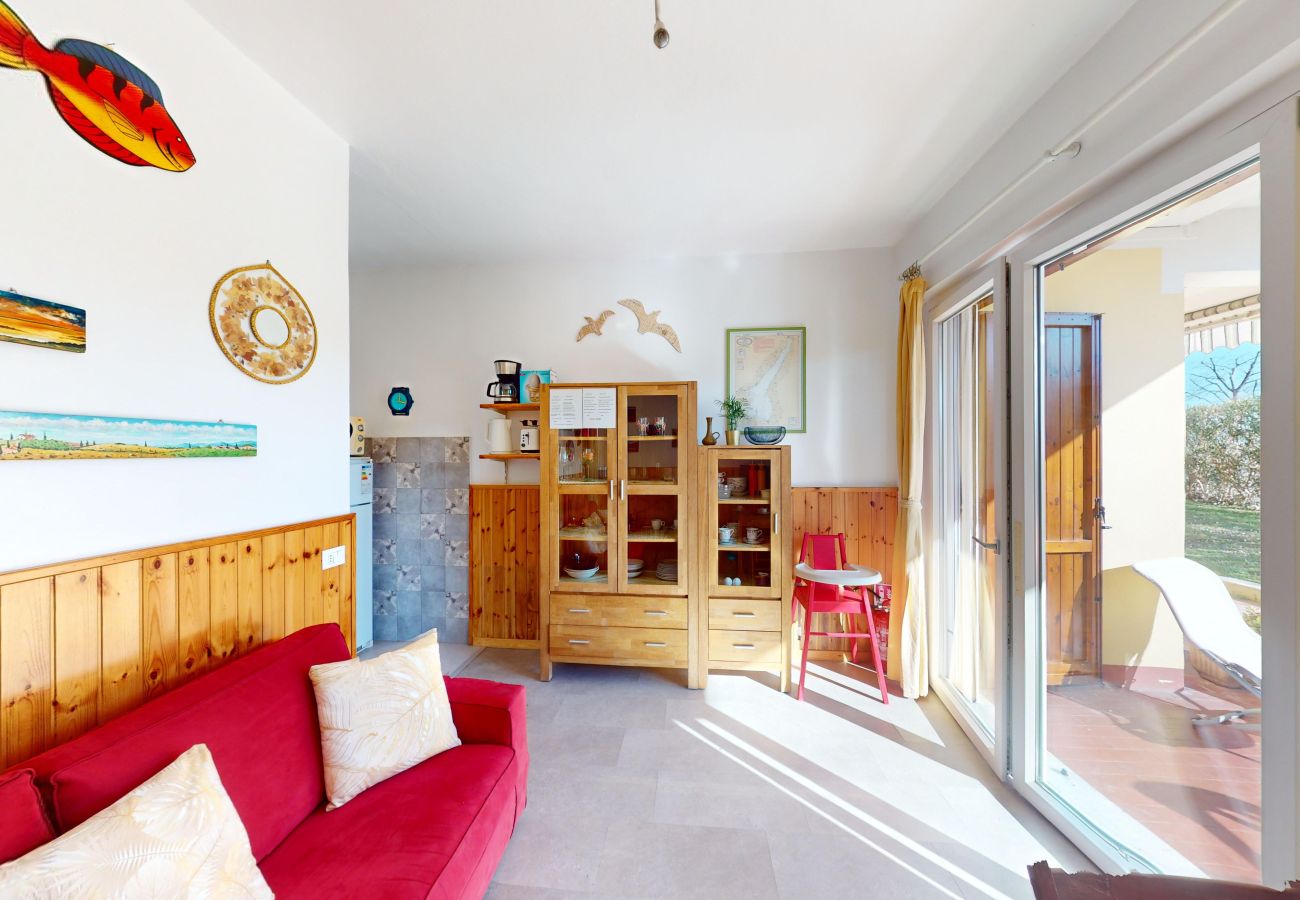 Apartment in Manerba del Garda - Apt sulla spiaggia romantica Maria Elena by Bookin