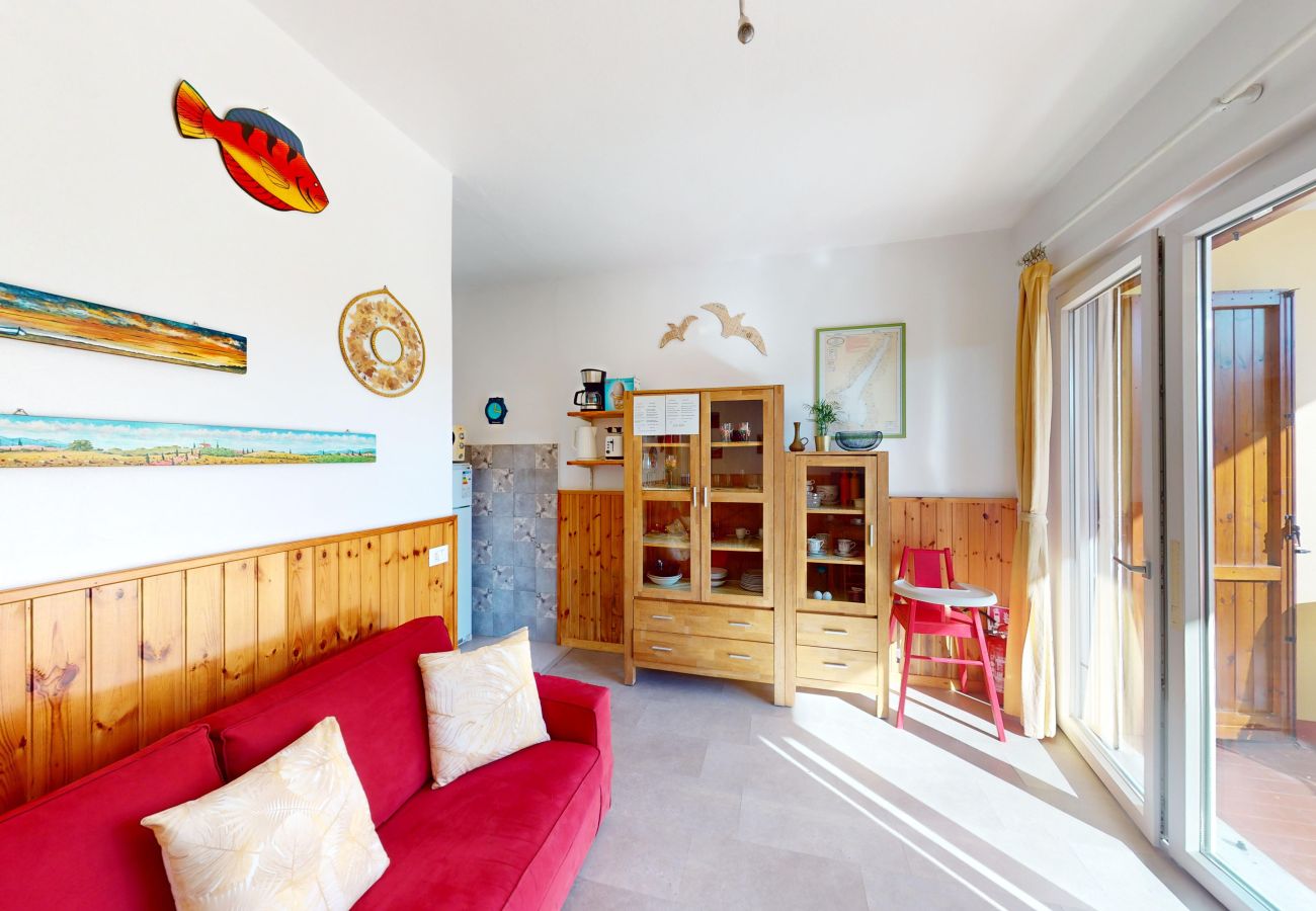 Apartment in Manerba del Garda - Apt sulla spiaggia romantica Maria Elena by Bookin