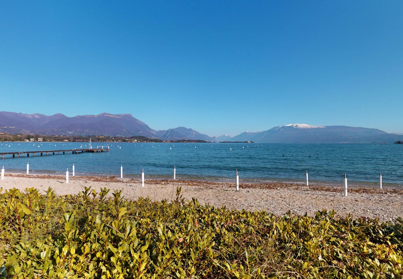 Apartment in Manerba del Garda - Apt sulla spiaggia romantica Maria Elena by Bookin