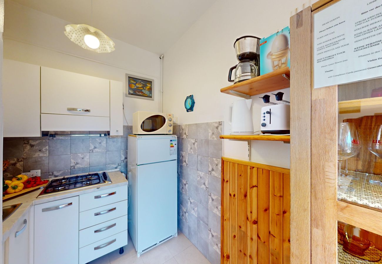 Apartment in Manerba del Garda - Apt sulla spiaggia romantica Maria Elena by Bookin