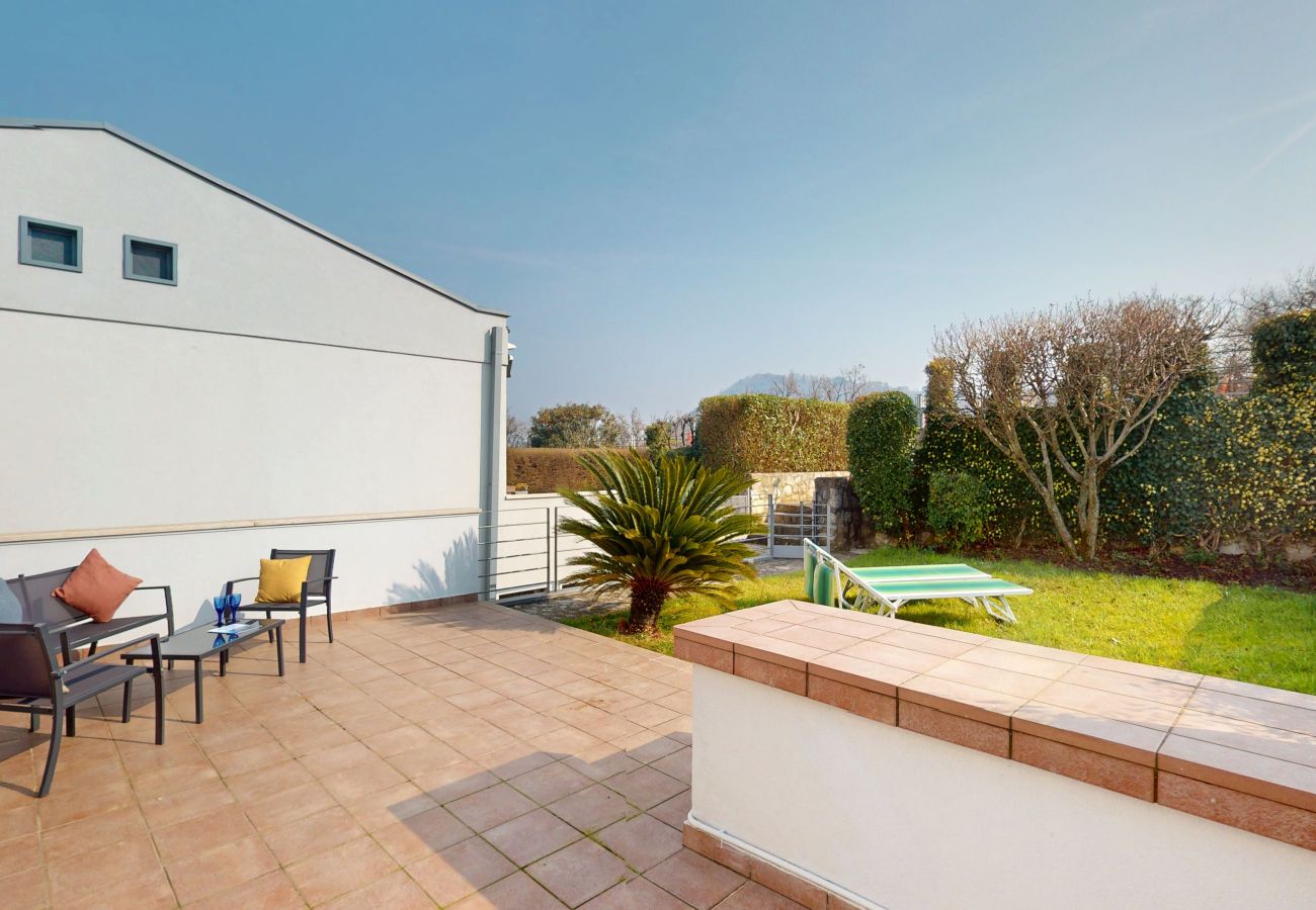 Apartment in Manerba del Garda - Appartamento Gloria by Bookinggardalake