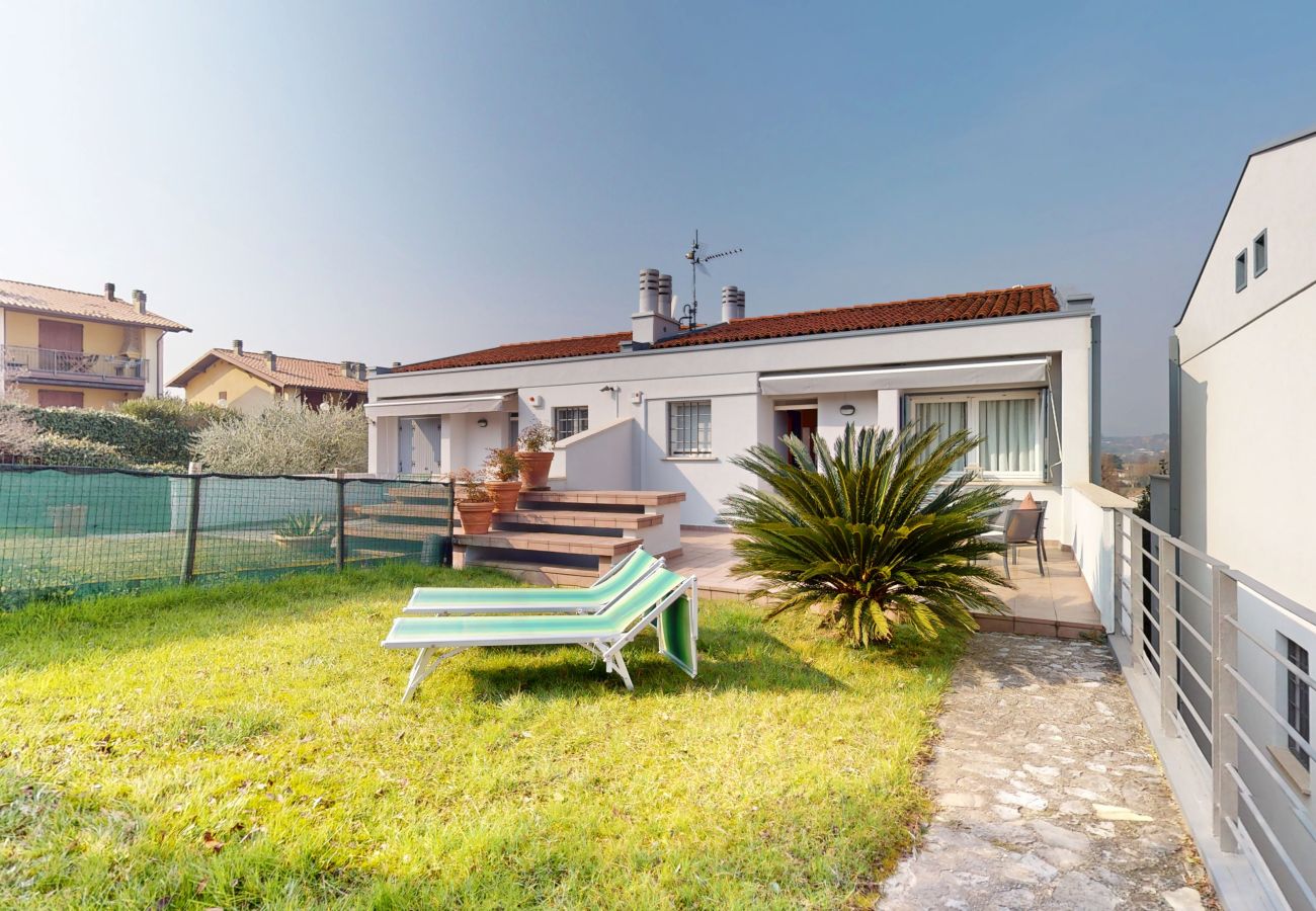 Apartment in Manerba del Garda - Appartamento Gloria by Bookinggardalake