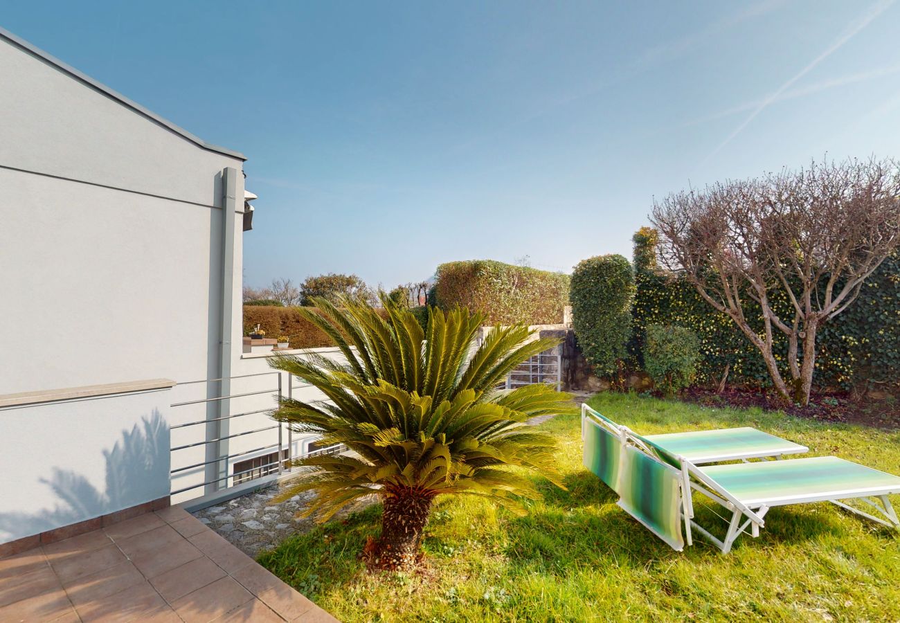 Apartment in Manerba del Garda - Appartamento Gloria by Bookinggardalake