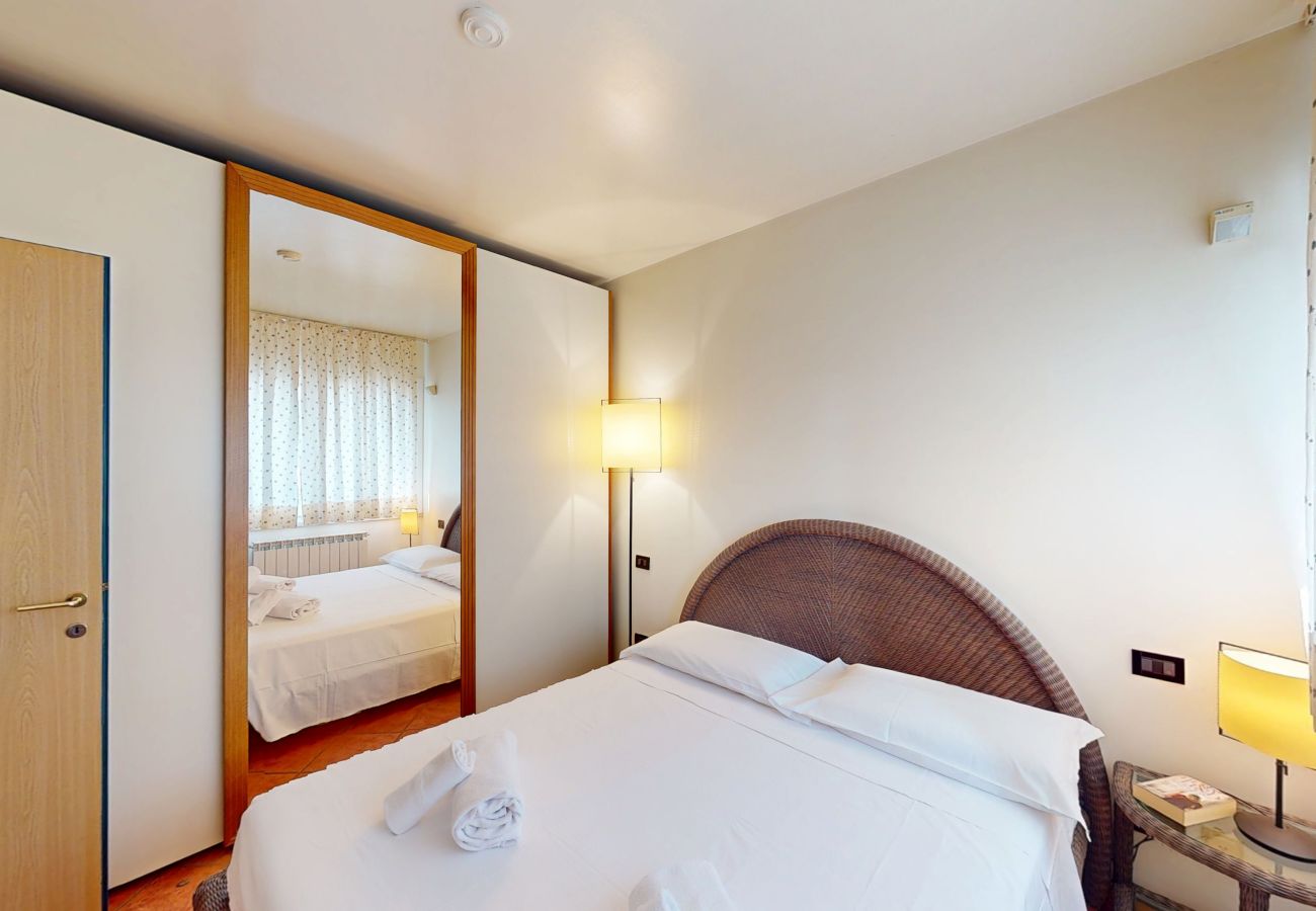 Apartment in Manerba del Garda - Appartamento Gloria by Bookinggardalake